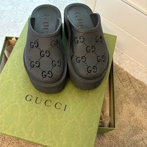 GUCCI SLIDES SIZE 37 black platform